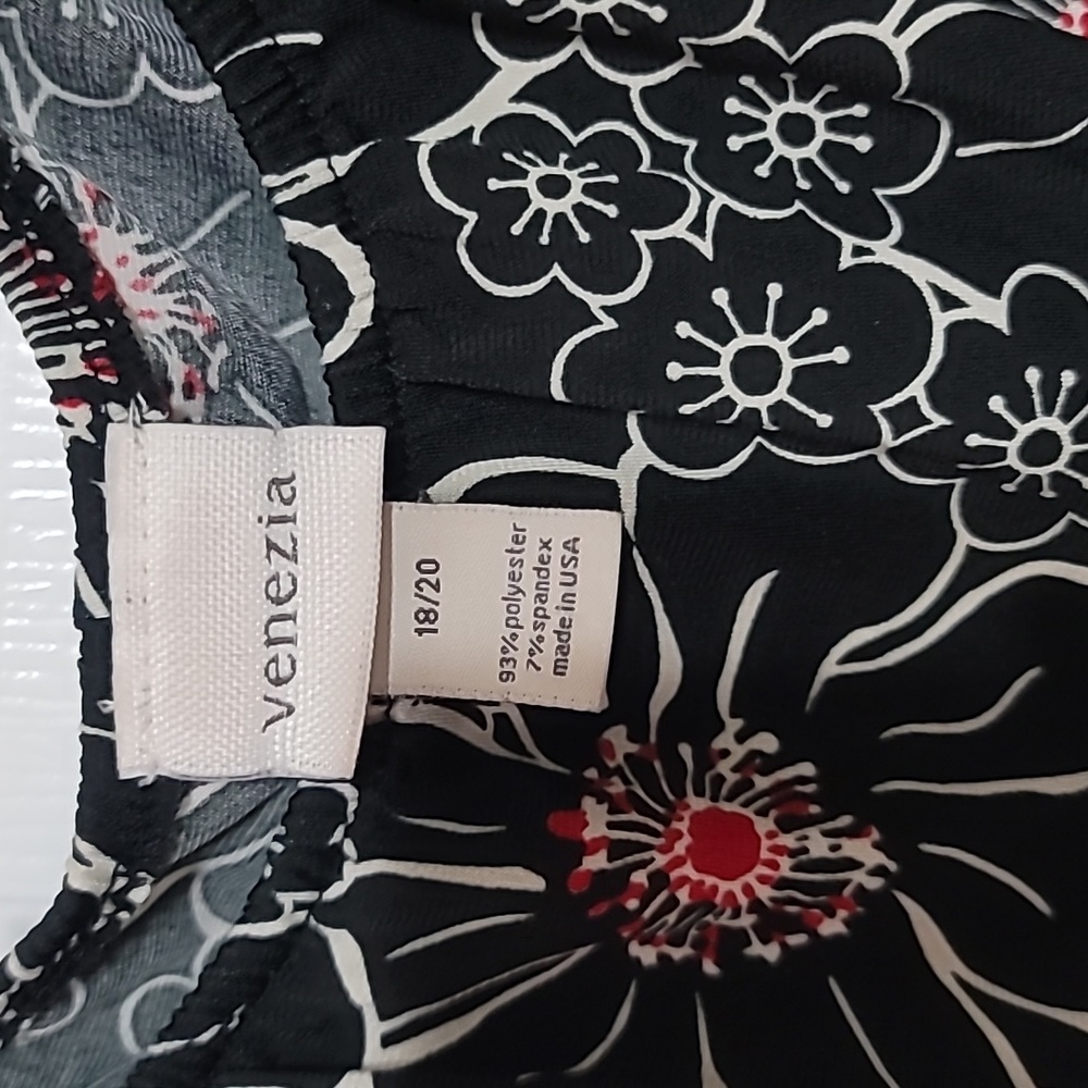 Venezia Black Floral Scoop Neck Blouse with Pink Centers - Picture 5 of 6